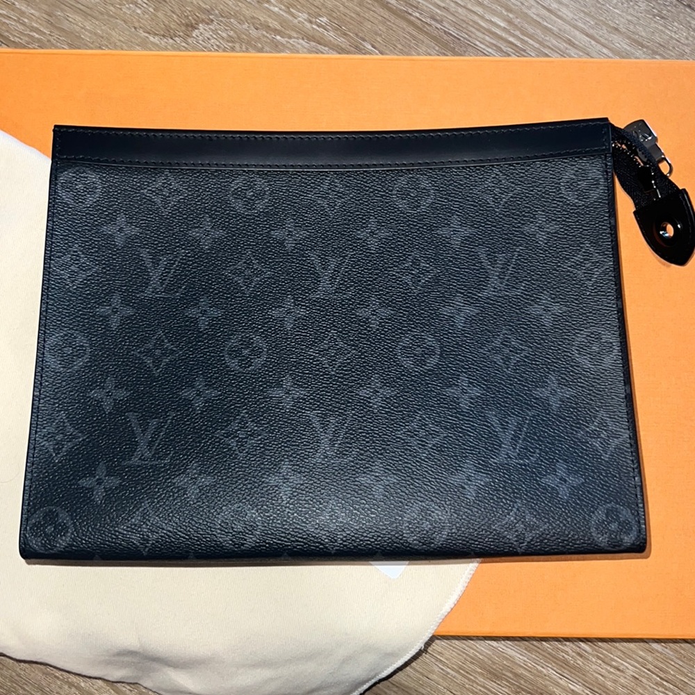 LV Pochette Voyage MM